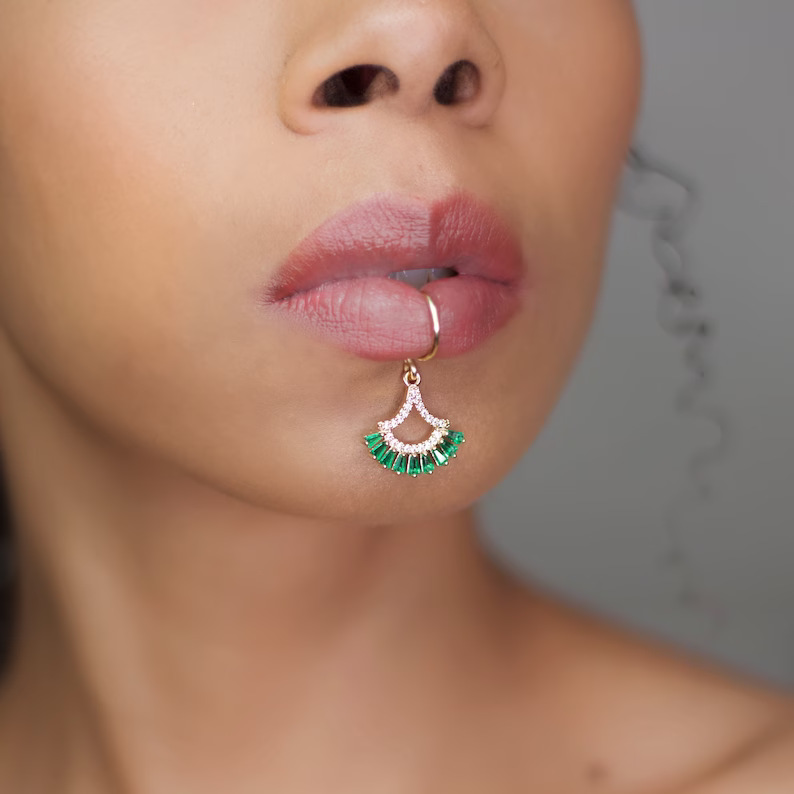 Luxury Gold Color Flower Shape – Body Jewelry Quality Bewertung und Preis