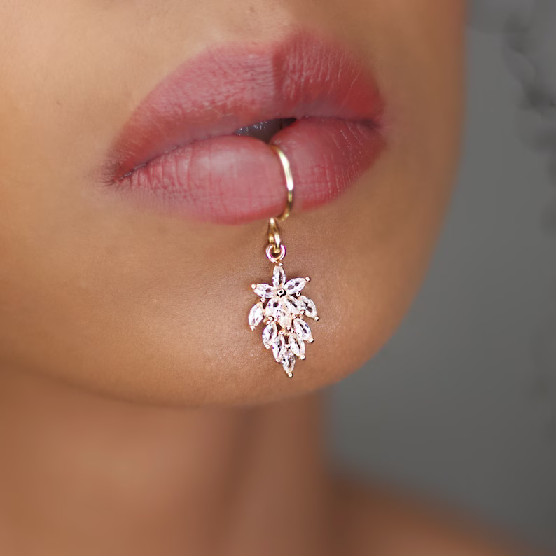 Luxury Gold Color Flower Shape – Body Jewelry Quality Bewertung und Preis
